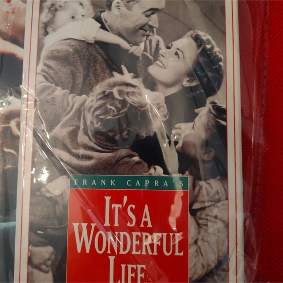 IT’S A WONDERFUL LIFE 2022 THE COMPLETE GUIDE 75th ANNIVERSARY MAGAZINE Plus VHS - Picture 13 of 15